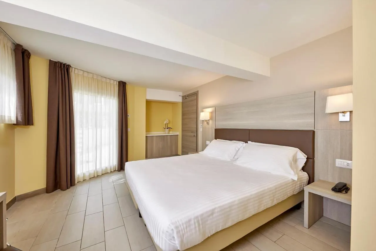 סן פליס דל בנאקו Park Hotel Casimiro 4*, סן פליס דל בנאקו איטליה